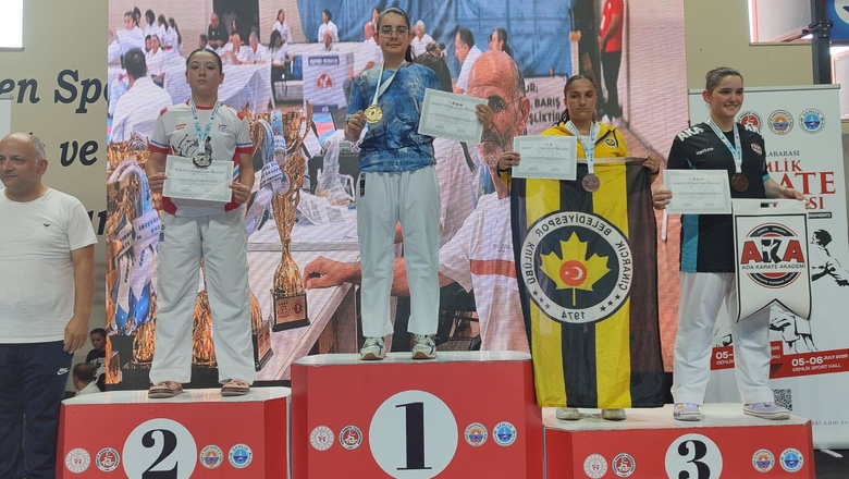 Kürsüde Akyazı rüzgârı esti! 4 altınla döndüler