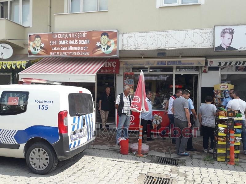 Kuruyemişçide Müşteriler Tartıştı 2 Yaralı