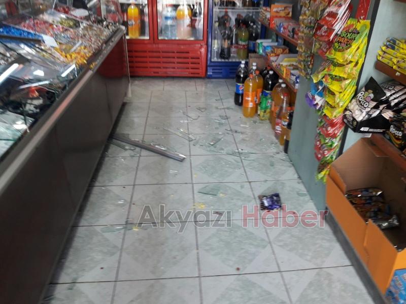 Kuruyemişçide Müşteriler Tartıştı 2 Yaralı