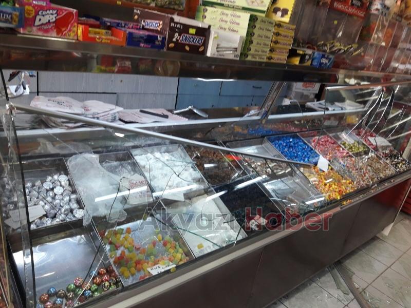 Kuruyemişçide Müşteriler Tartıştı 2 Yaralı