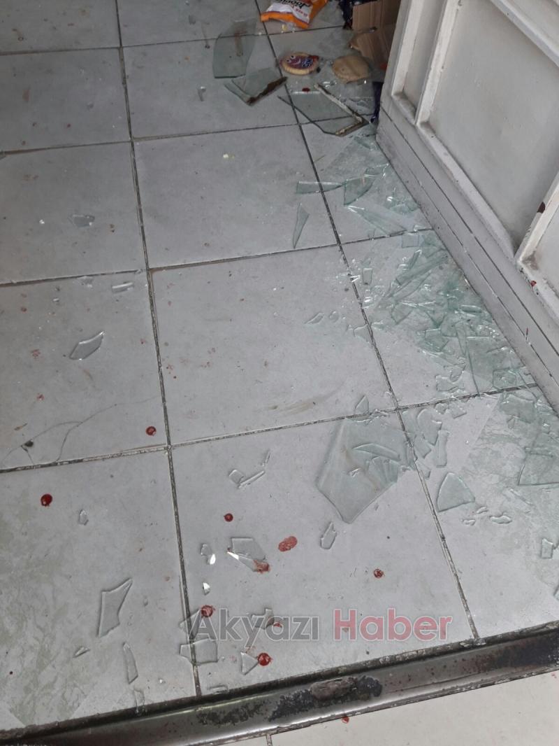 Kuruyemişçide Müşteriler Tartıştı 2 Yaralı