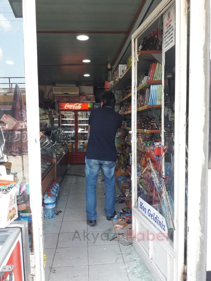 Kuruyemişçide Müşteriler Tartıştı 2 Yaralı