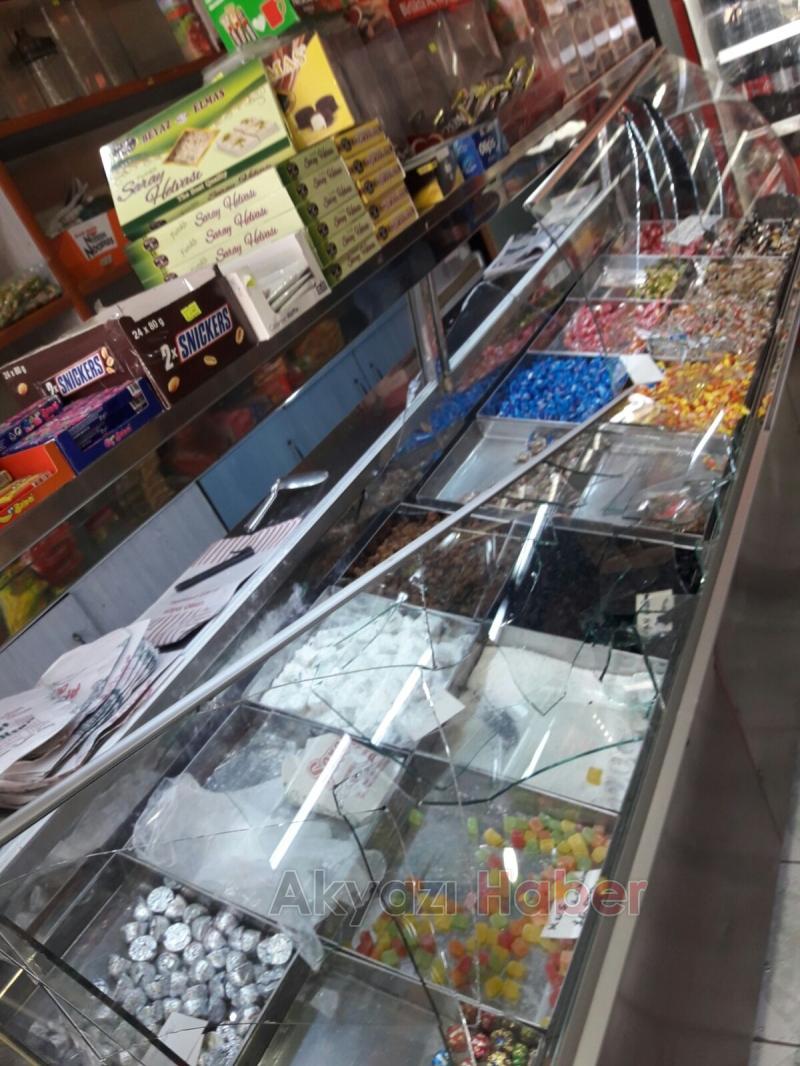 Kuruyemişçide Müşteriler Tartıştı 2 Yaralı