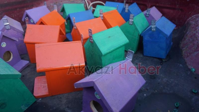 Kuş evleri Akyazı ya renk kattı