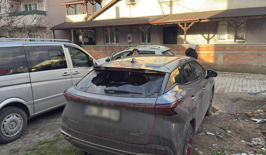 Kuvvetli Rüzgar Lüks Cipin Camını Paramparça Etti