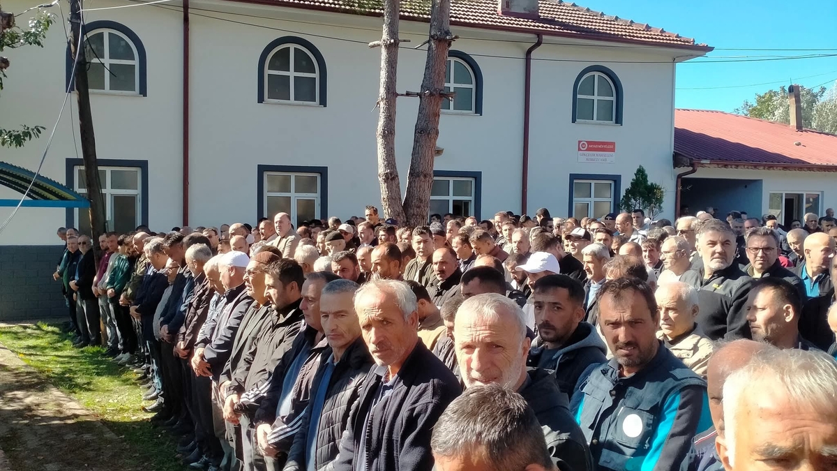 Kuyuya düşen işçiye acı veda