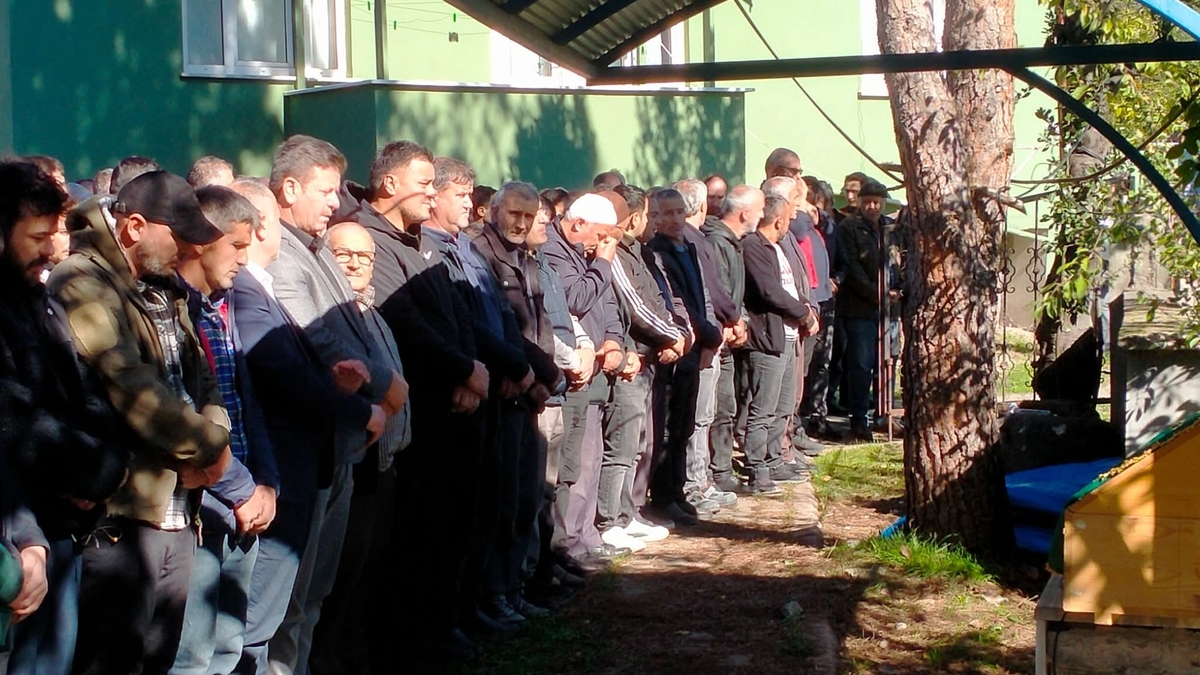 Kuyuya düşen işçiye acı veda