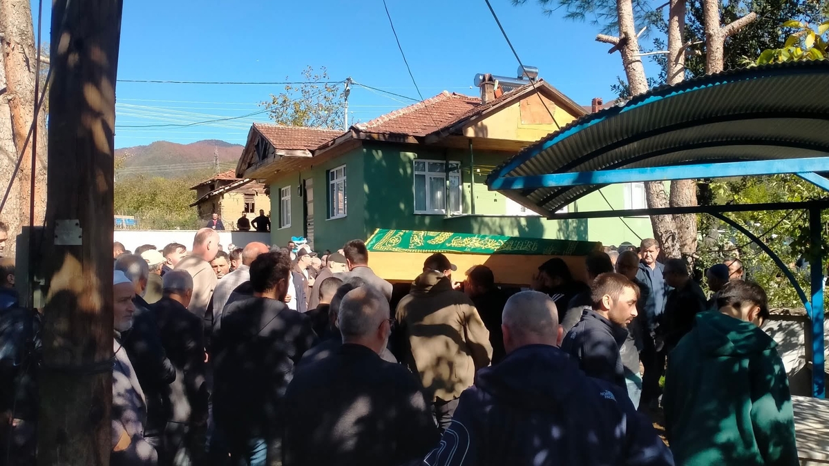 Kuyuya düşen işçiye acı veda