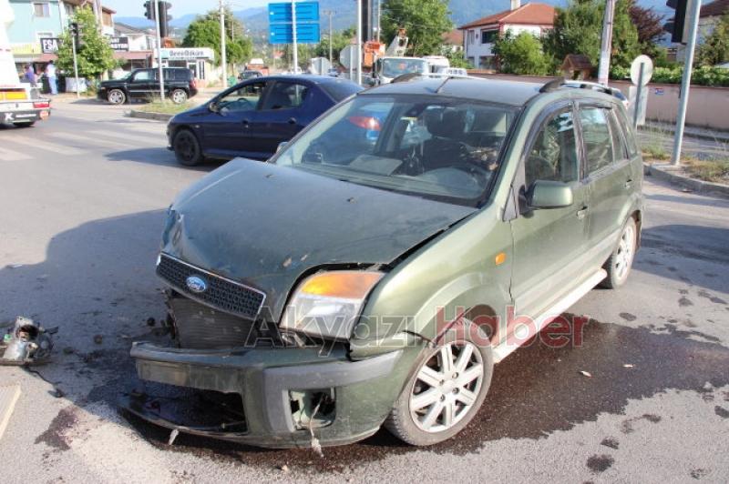 Jandarma aracı takla attı 3 yaralı