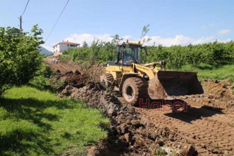 Kuzuluk Mahallesinde Yol Açma ve Malzeme Serimi