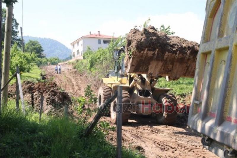 Kuzuluk Mahallesinde Yol Açma ve Malzeme Serimi