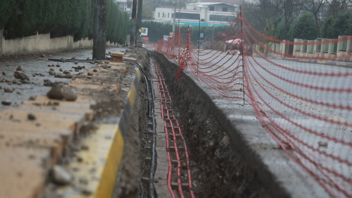 Kuzuluk Orta Mahallede Elektrik Şebekesi Yer Altına Alınıyor