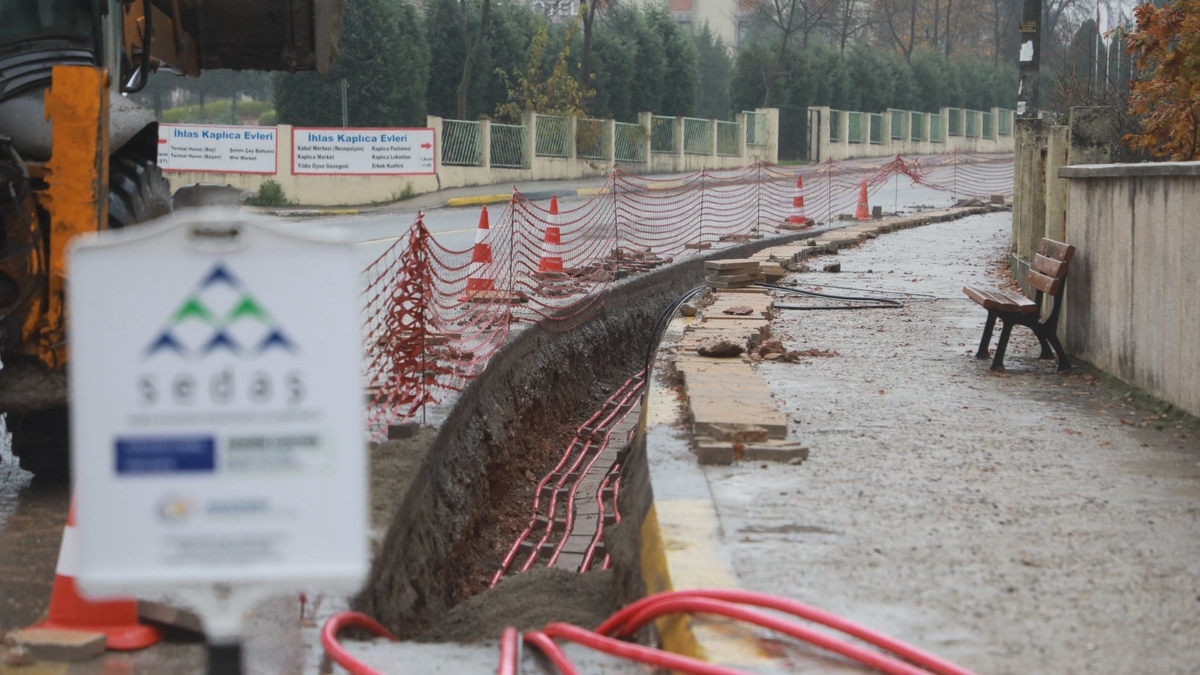 Kuzuluk Orta Mahallede Elektrik Şebekesi Yer Altına Alınıyor