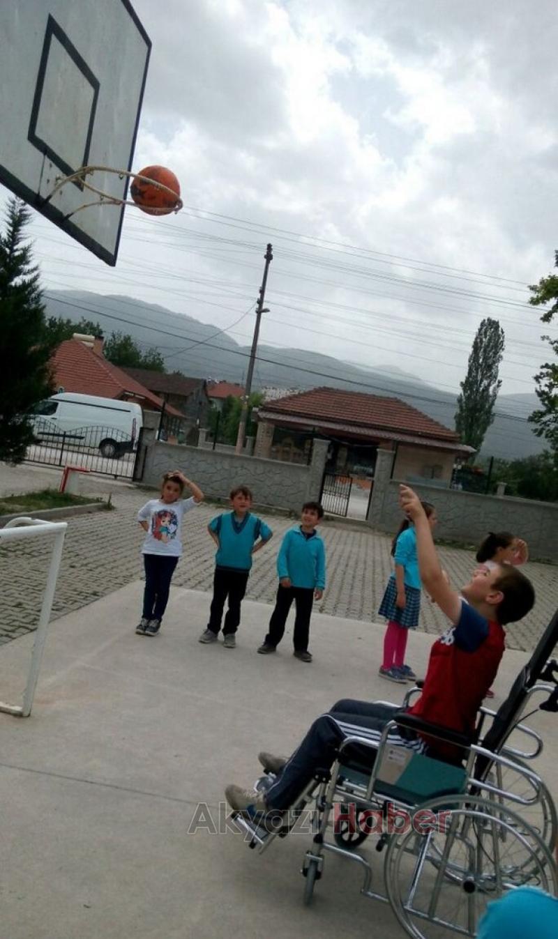 Kuzuluk Ortaokulundan Engelliler Haftasında Farkındalık Eğitimi