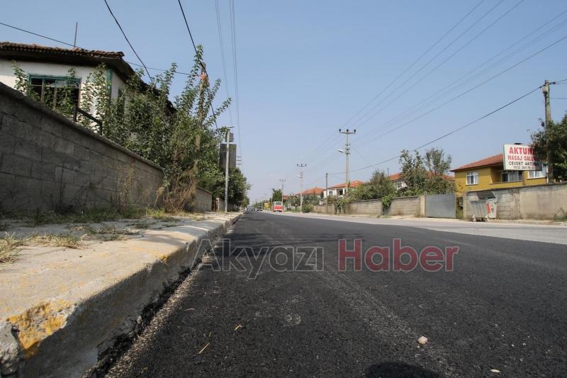 KUZULUK YOLU ve FABRİKA YOLLARI’NA ASFALT SERİMİ BAŞLADI