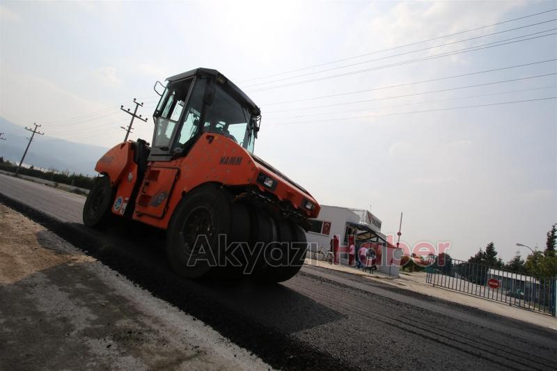 KUZULUK YOLU ve FABRİKA YOLLARI’NA ASFALT SERİMİ BAŞLADI