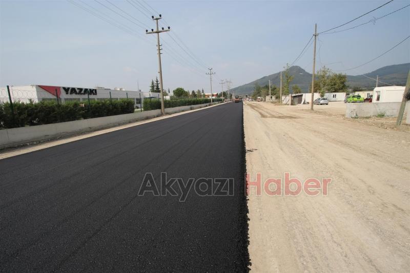 KUZULUK YOLU ve FABRİKA YOLLARI’NA ASFALT SERİMİ BAŞLADI