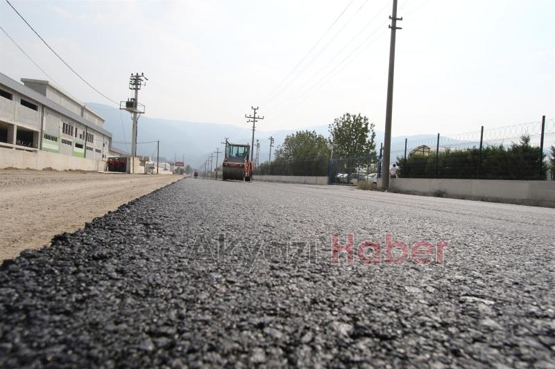KUZULUK YOLU ve FABRİKA YOLLARI’NA ASFALT SERİMİ BAŞLADI