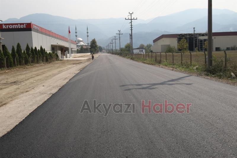 KUZULUK YOLU ve FABRİKA YOLLARI’NA ASFALT SERİMİ BAŞLADI