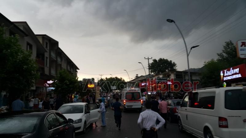 Kamyonet restorana daldı Faciadan dönüldü