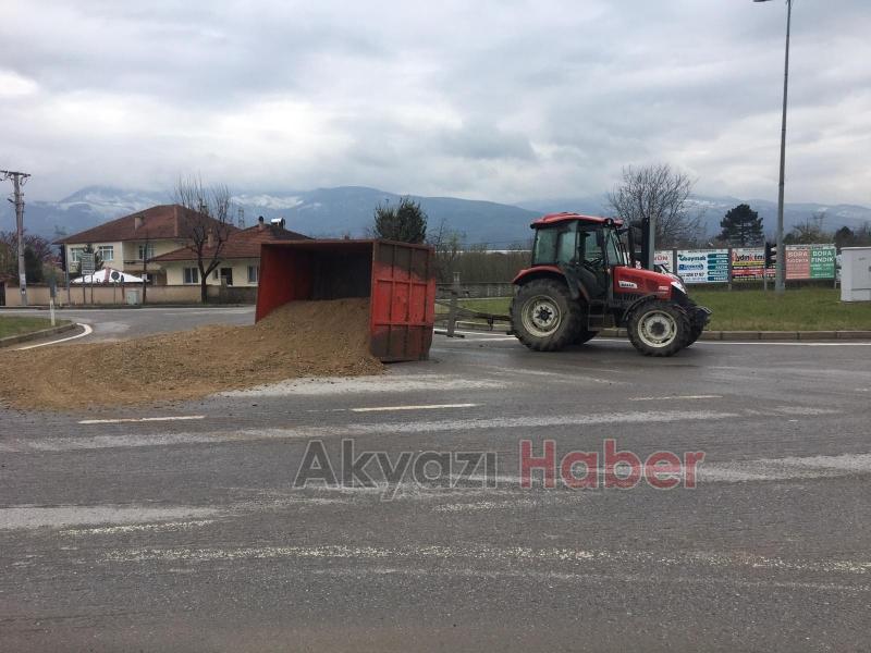 Kuzulukta Kum Yüklü Römrok Yan Yattı