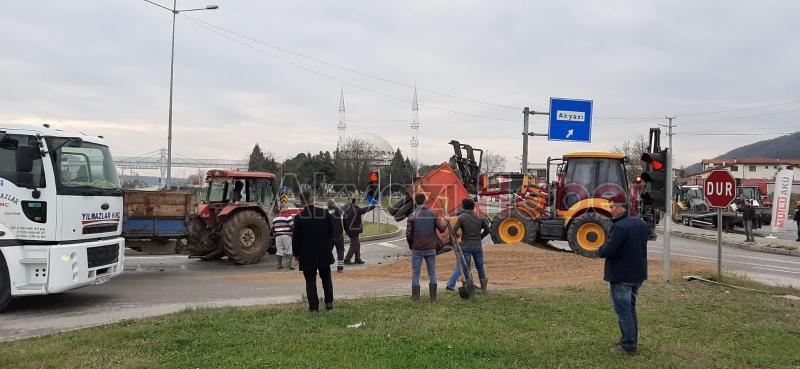 Kuzulukta Kum Yüklü Römrok Yan Yattı