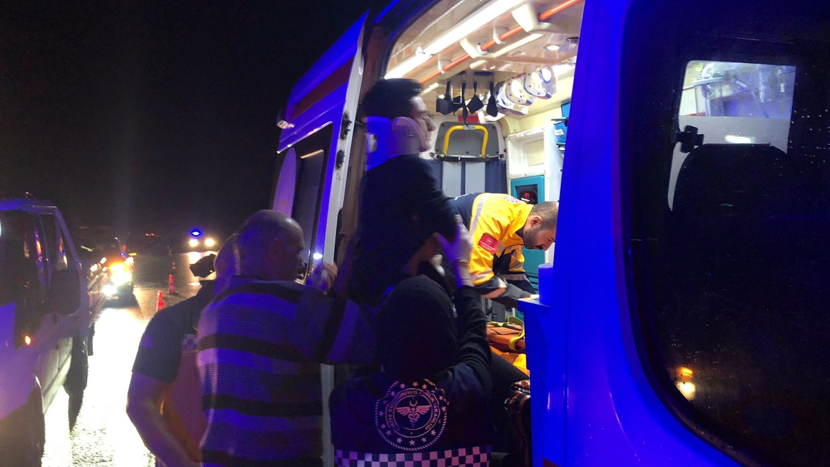 Lastiği patlayan otomobil kaza yaptı: 1 yaralı