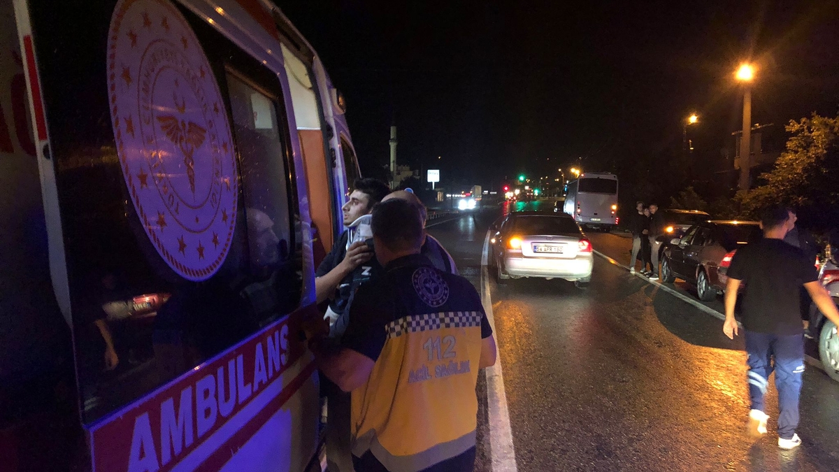 Lastiği patlayan otomobil kaza yaptı: 1 yaralı