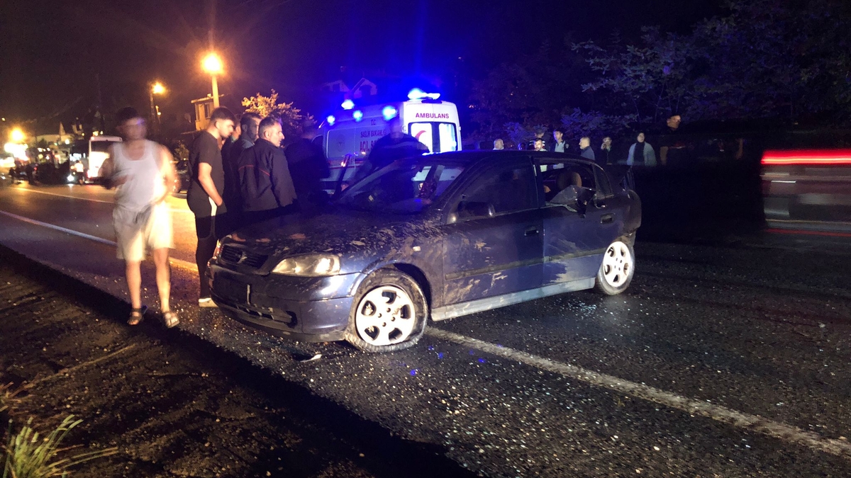 Lastiği patlayan otomobil kaza yaptı: 1 yaralı