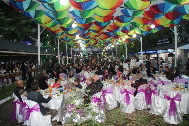 Latifoğulları Sülalesi Sadabad Restaurant Cafe de İftarda Buluştu