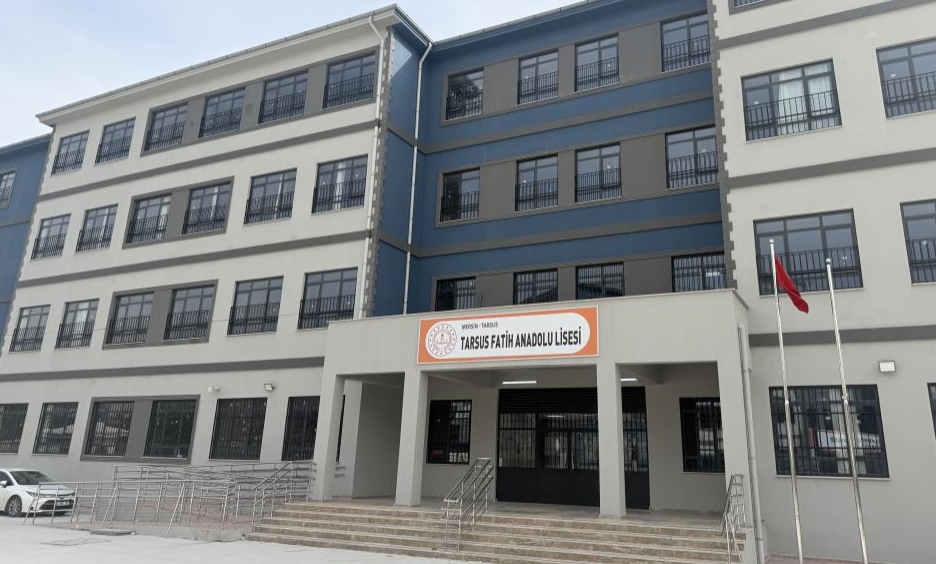 Lise öğrencisi okulda silahla yakalandı