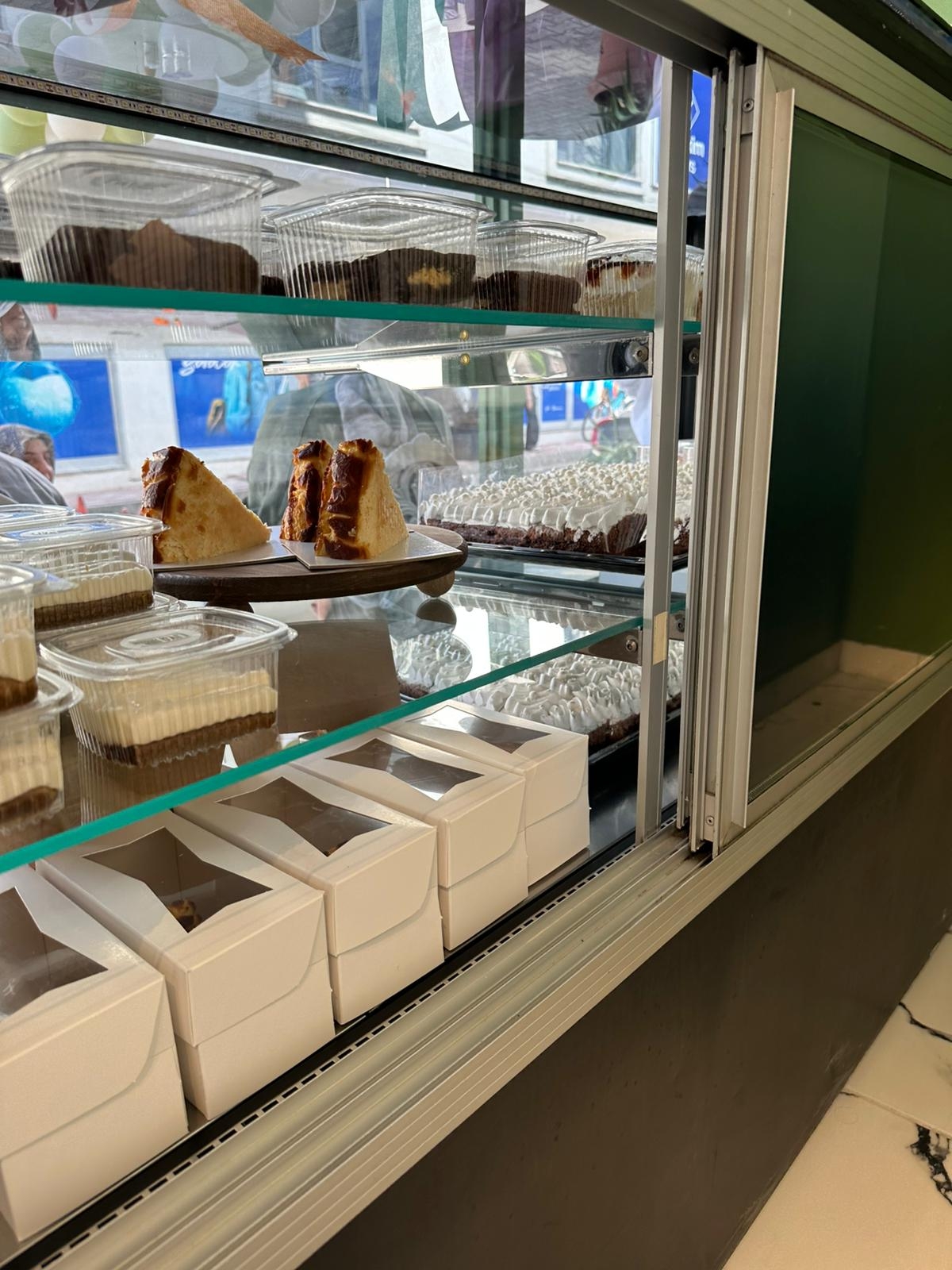 Liva Bakery & Patisserie Akyazı’da Hizmete Başladı! Tatlı Severleri Bekliyoruz