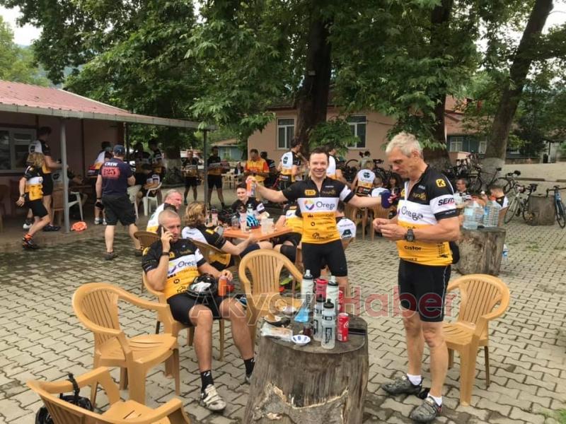 Londradan gelen bisikletli gurup Taşburunda mola verdi