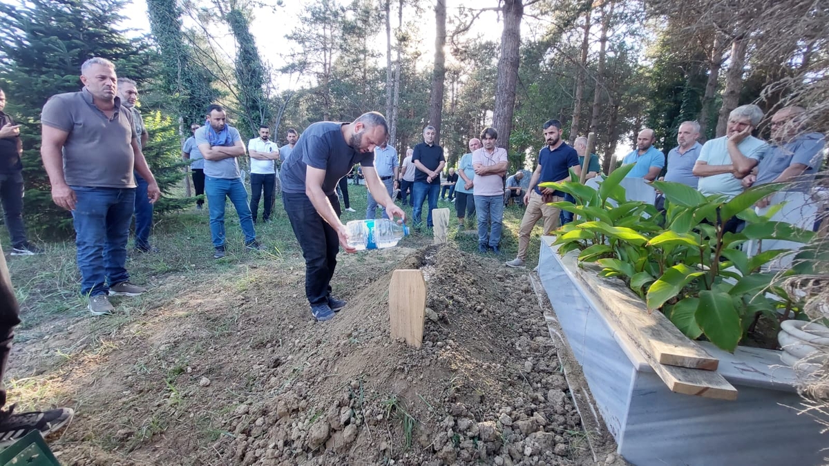 Lütfiye Güler Gözyaşlarıyla Son Yolculuğuna Uğurlandı.