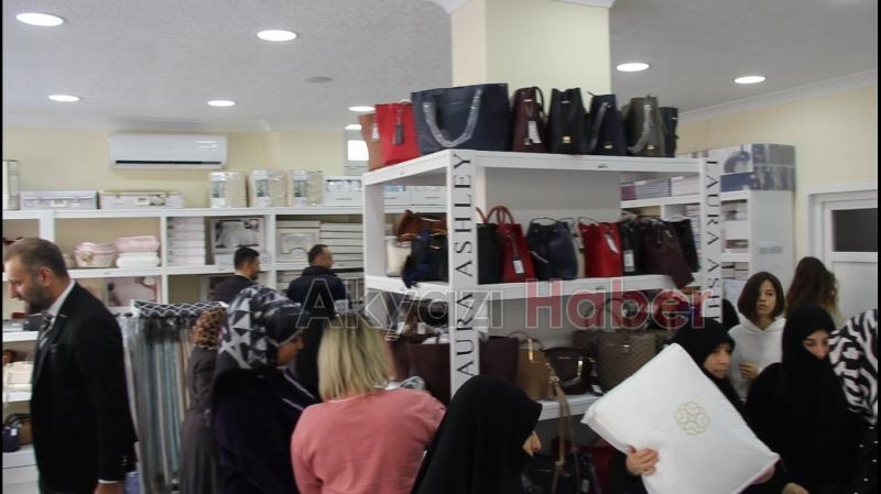 Madame Muko Dualarla Açıldı