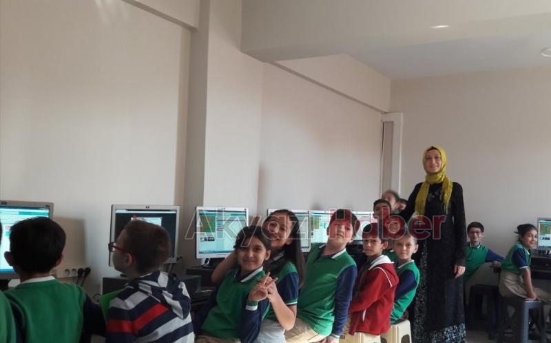 MADANOĞLU ORTAOKULU AVRUPA KODLAMA ETKİNLİĞİNE KATILDI