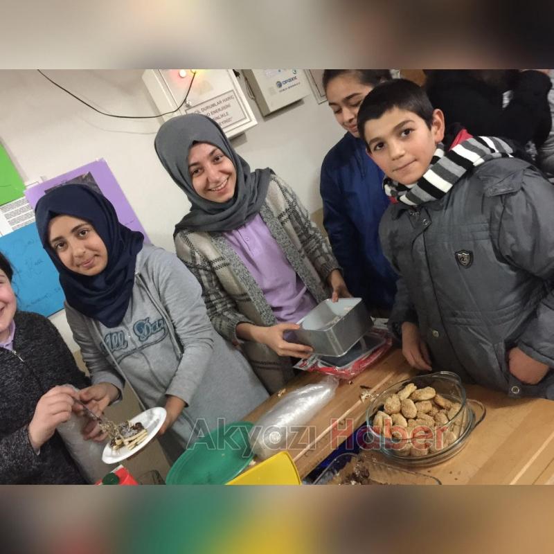 Madanoğlu Ortaokulu Halep İçin Kermes Düzenledi