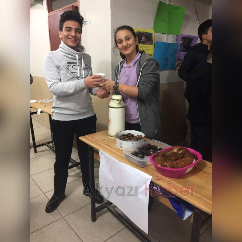 Madanoğlu Ortaokulu Halep İçin Kermes Düzenledi