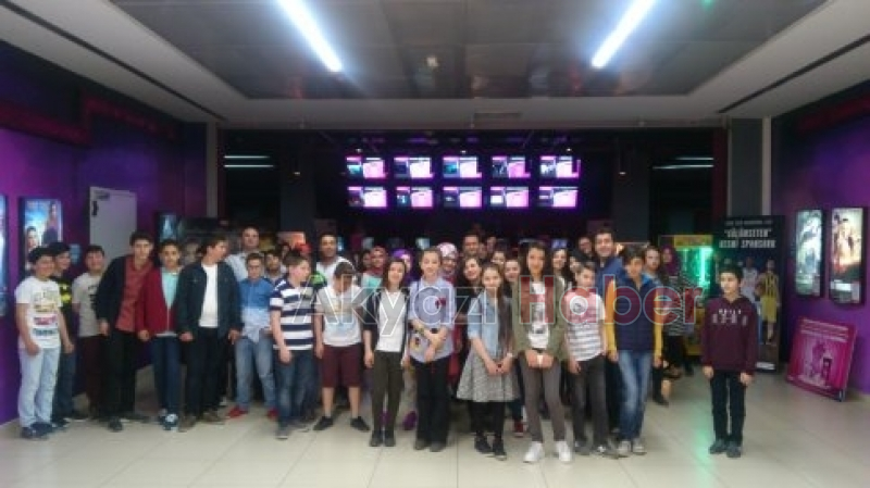 Madanoğlu Ortaokulu Sinema Etkinliği Düzenledi