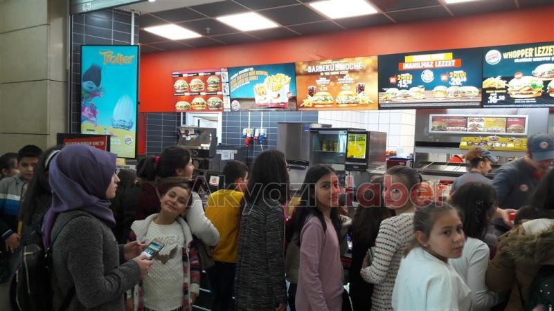 Madanoğlu Ortaokulundan Öğrencilerine Sinema Etkinliği