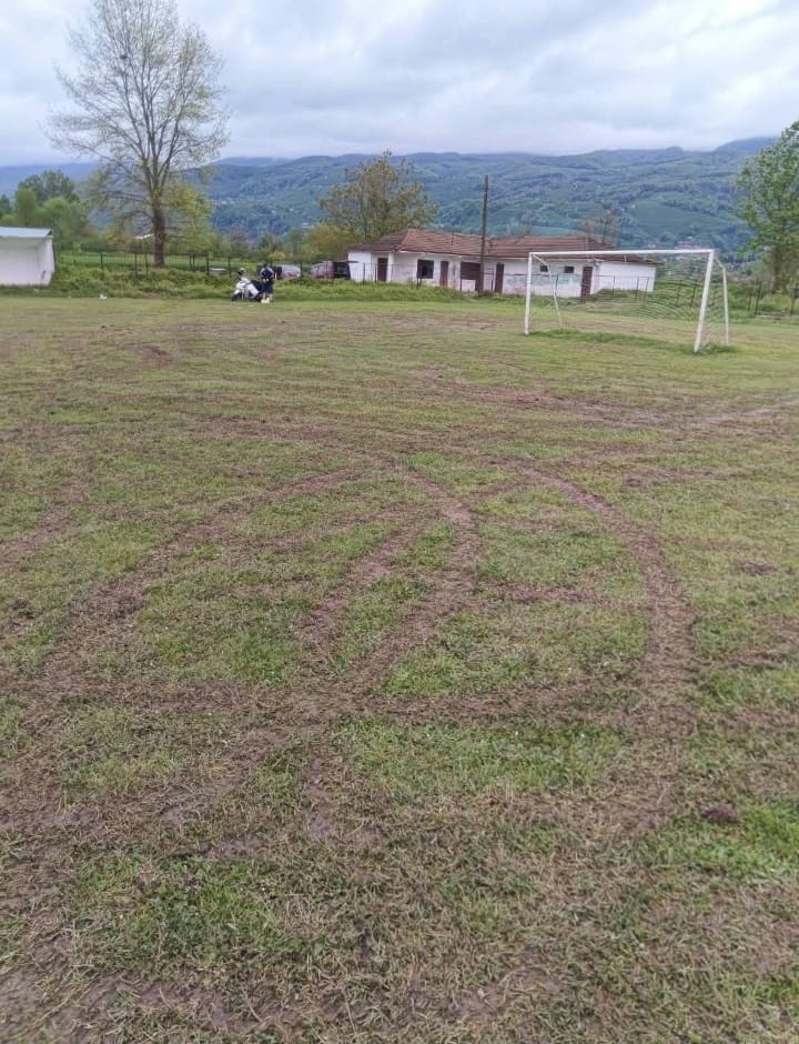 Maganda top sahasına zarar verdi