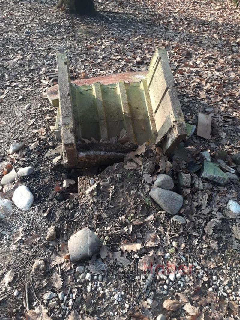 Magandalar Kuzuluk Tabiat Parktaki  Barbeküleri kırdı