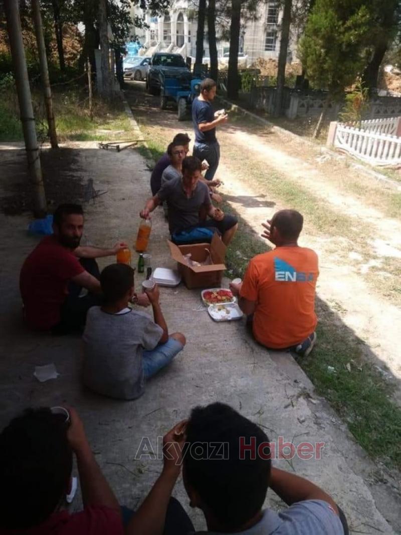 MAHALLENİN GENÇLERİ  MEZARLIĞI GÖNÜLLÜ TEMİZLEDİLER