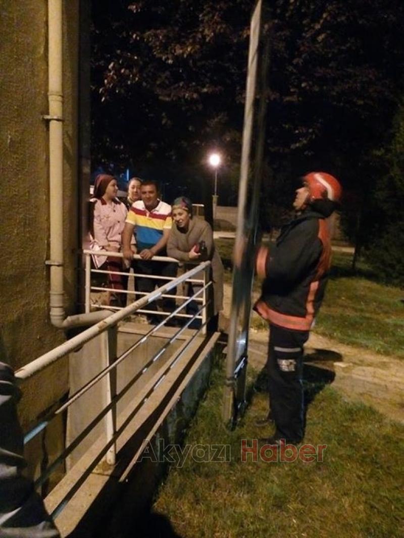 Mahsur Kalan Tilkiyi İtfaiye Kurtardı