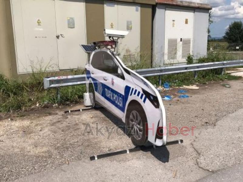 Maket polis aracı kazaları önleyecek