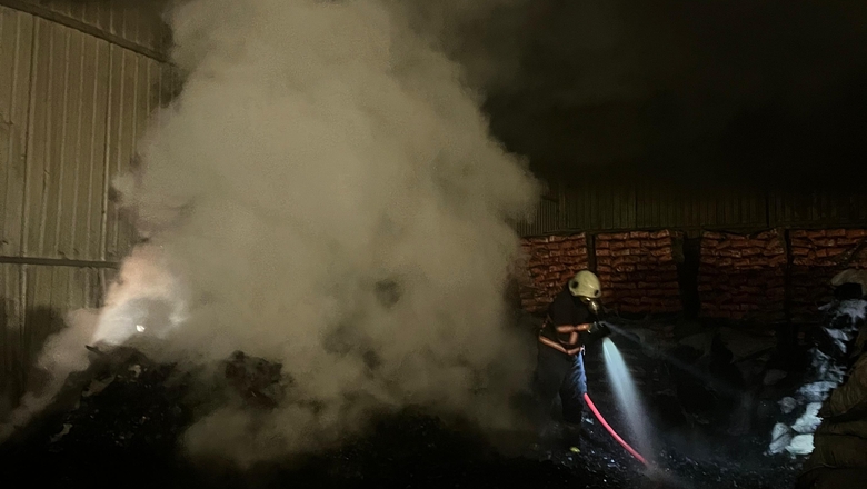 Mangal kömürü yapılan tesiste yangın