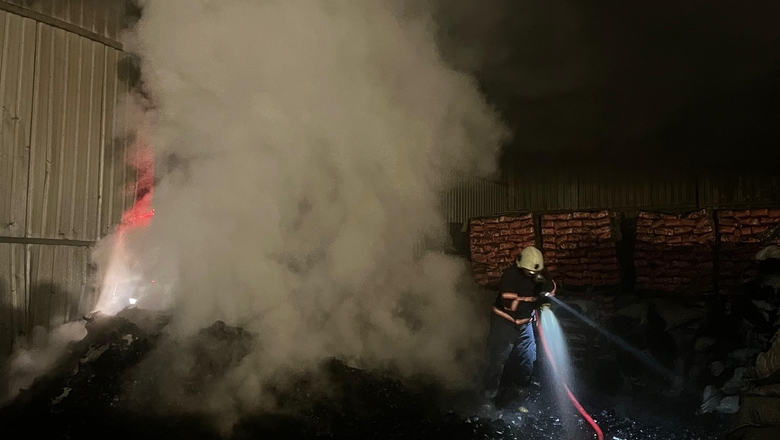 Mangal kömürü yapılan tesiste yangın