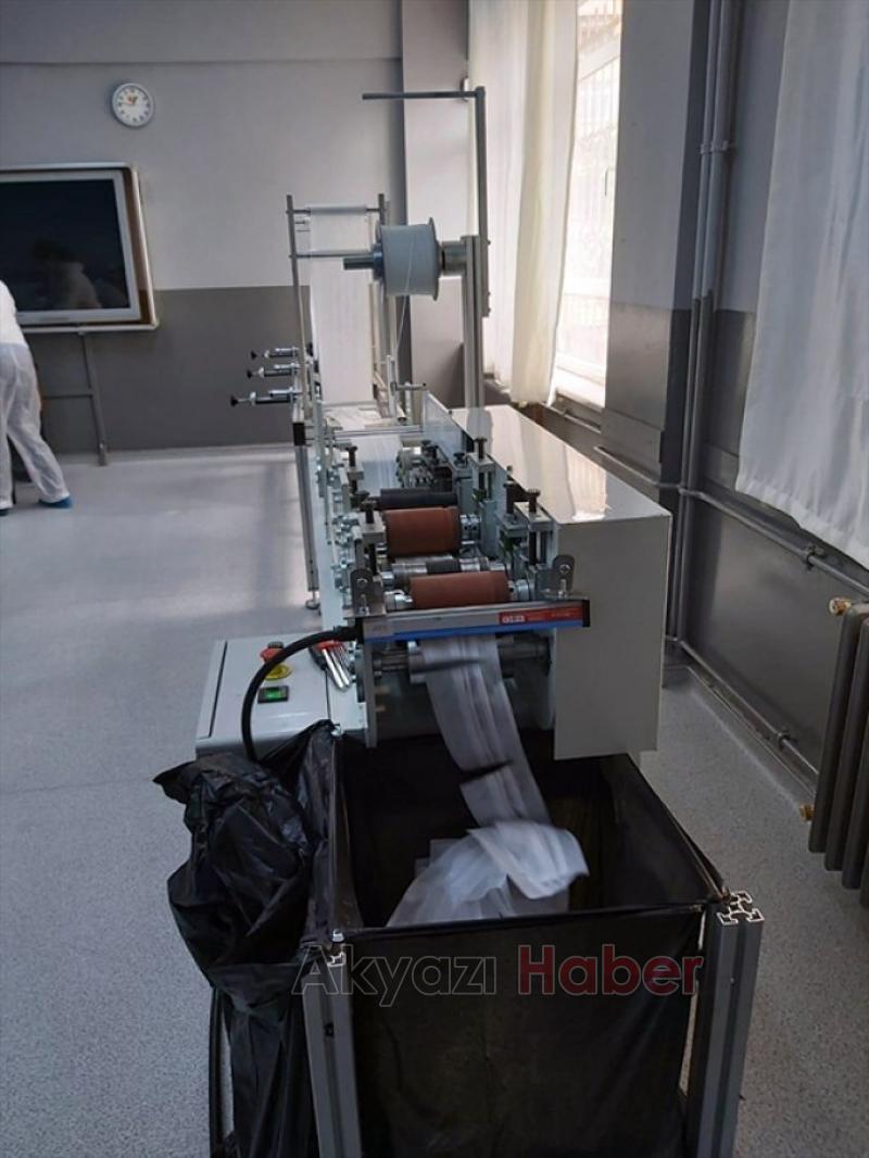 MEB cerrahi maske makinesi üretti