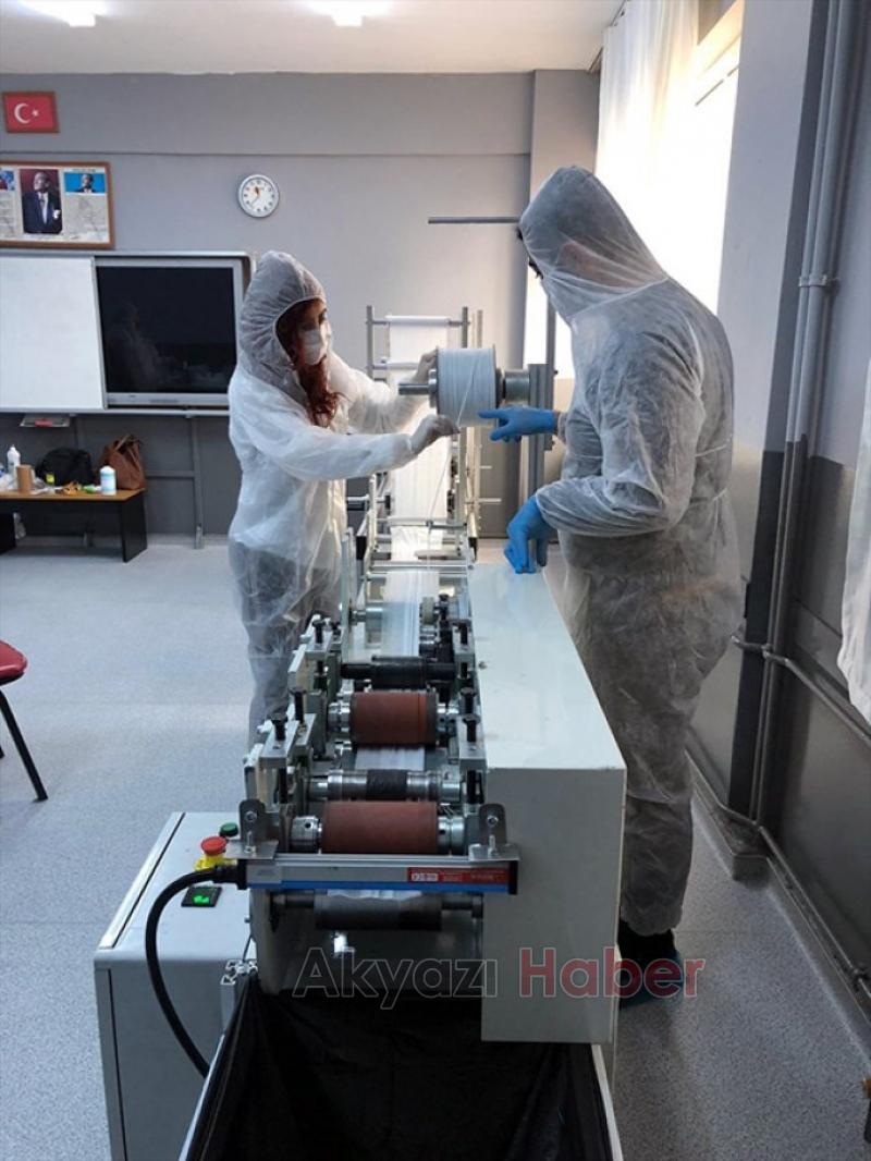 MEB cerrahi maske makinesi üretti