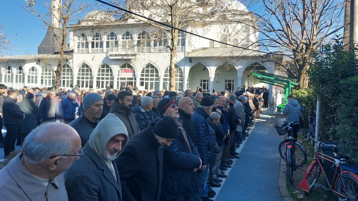 Mehmet Barutçu Sevenlerinin Dualarıyla Son Yolculuğuna Uğurlandı